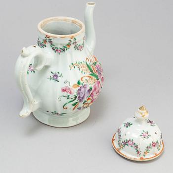 A set of famille rose porcelain, Qing dynasty, Qianlong (1736-95) and later.