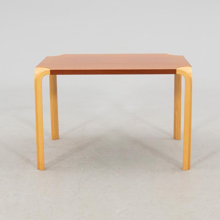 Alvar Aalto, "fan-leg table" coffee table, Artek Finland, latter part of the 20th century.