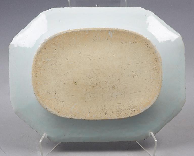 STEKFAT, porslin, Kina, Qianlong 1736-1795.