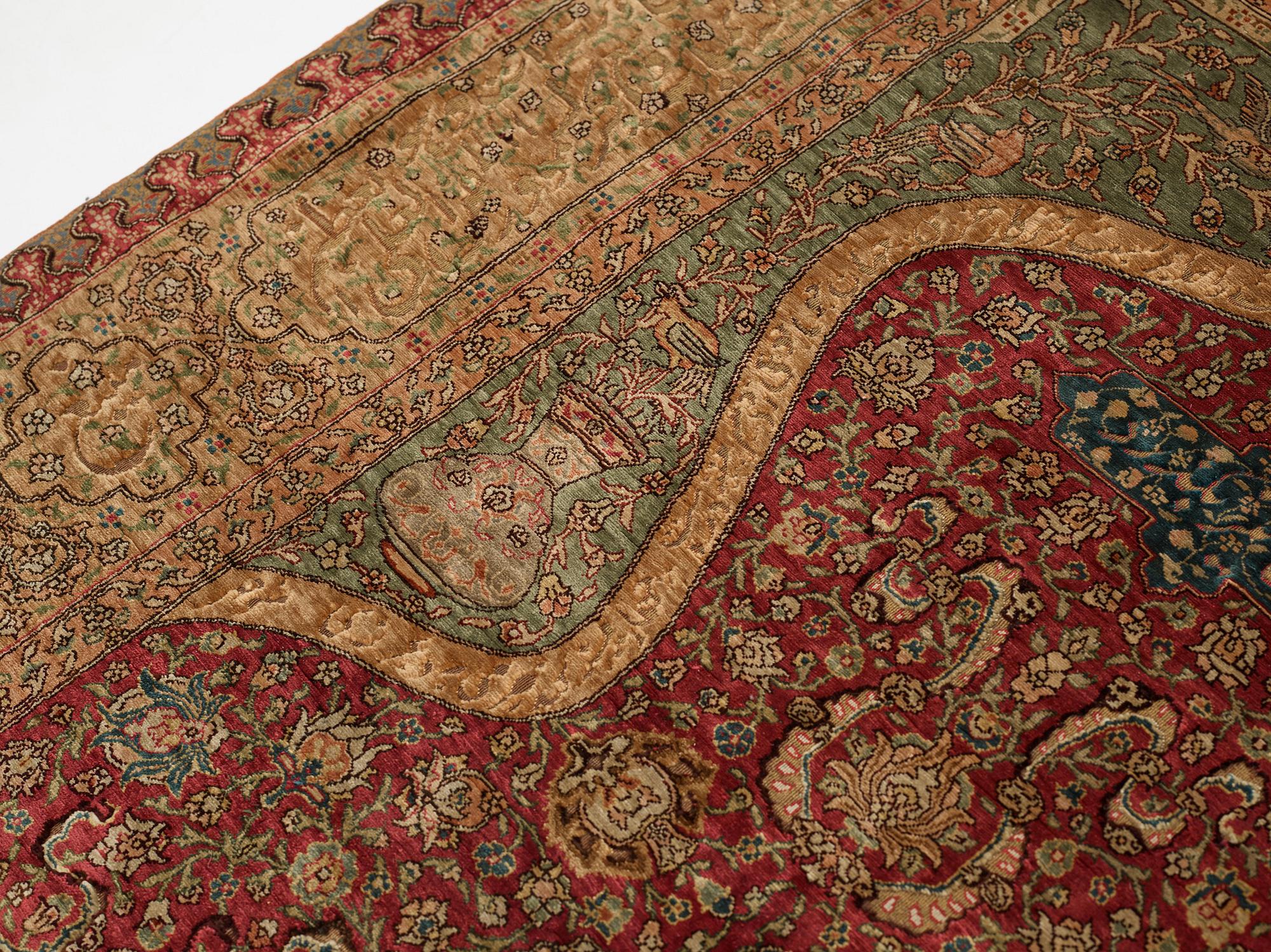 Matta, antik silke Kum Kapi med metallbroschering, Istanbul omkring 1910, "Sultan's Head Prayer" design.