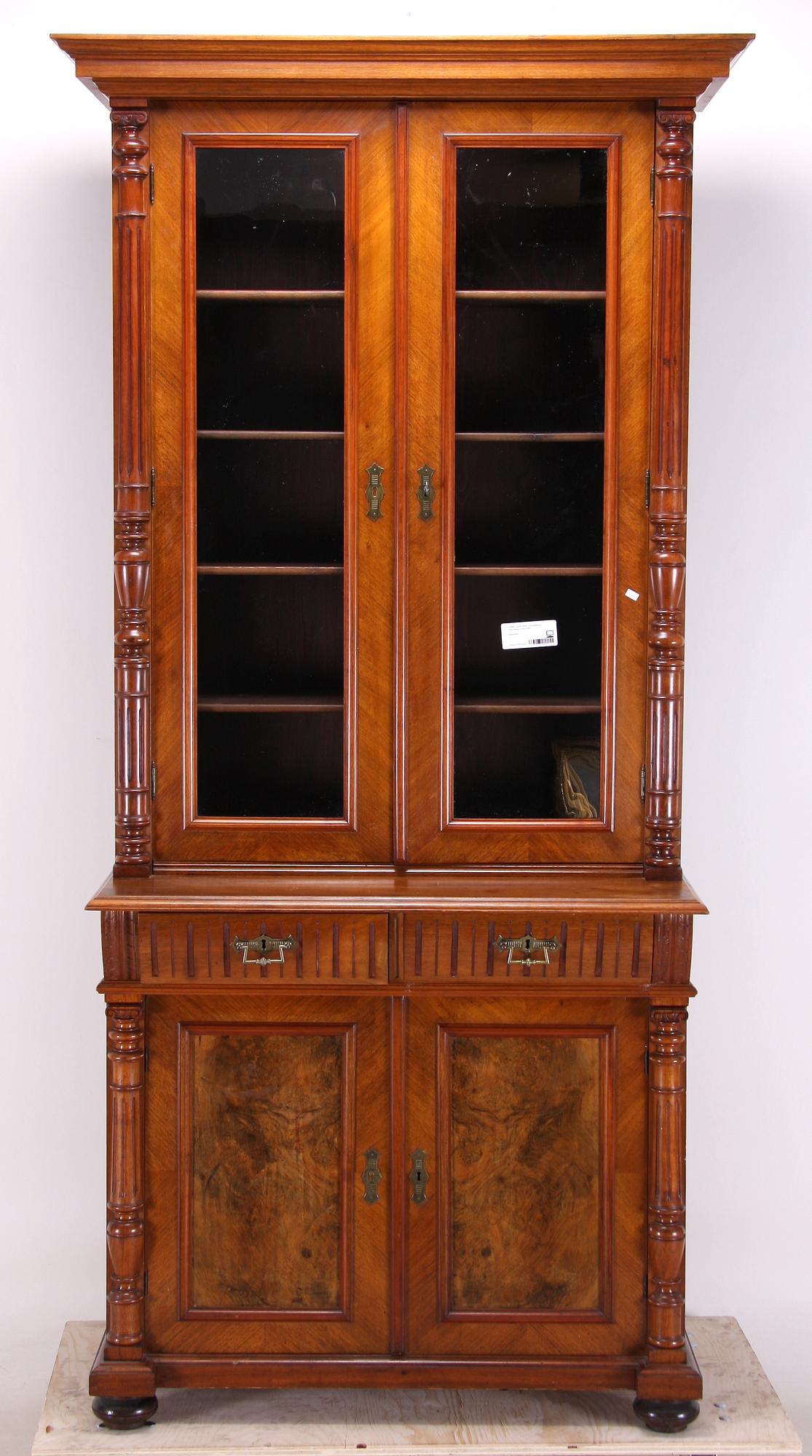 BOKSKÅP, nyrenässans, 1800-talets andra hälft.