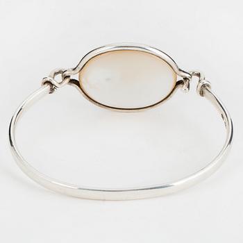 A Swedish 20th century Torun Bülow-Hübe bracelet, silver and mother-of-pearl.