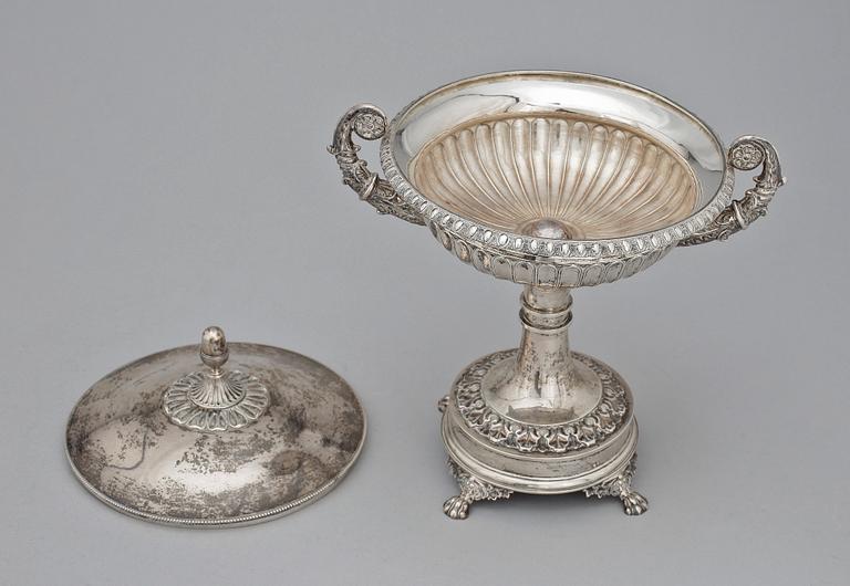 SOCKERSKÅL, silver, senempire, Gustav Möllenborg, Stockholm 1832. Vikt ca 990 gram.