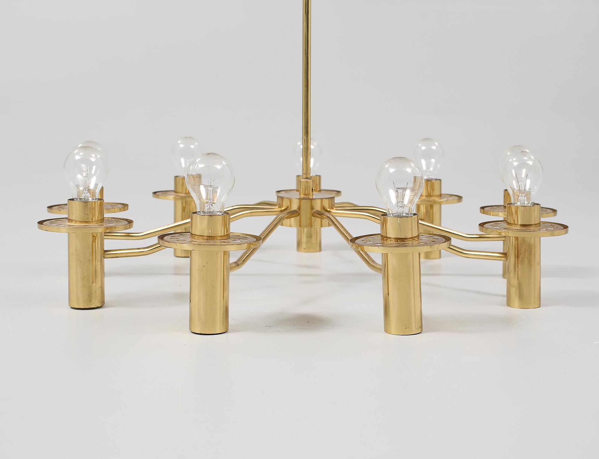 TAKLAMPA, 1900-talets andra hälft. Höjd 130 cm.