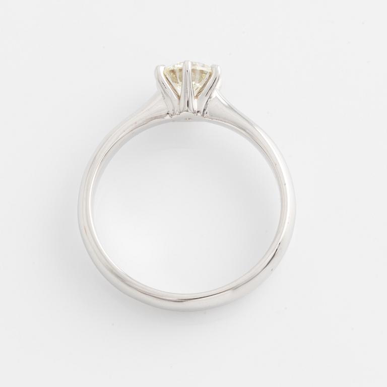 Ring with brilliant cut diamond 0.71 ct.
