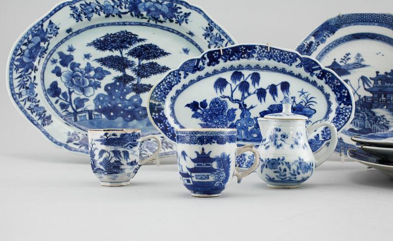 Ten blue and white chinese dishes from the 18th century.