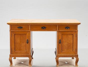 SKRIVBORD, senjugend. 1900-talets första del.