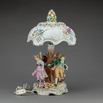 BORDSLAMPA, 1900-tal, porslin.