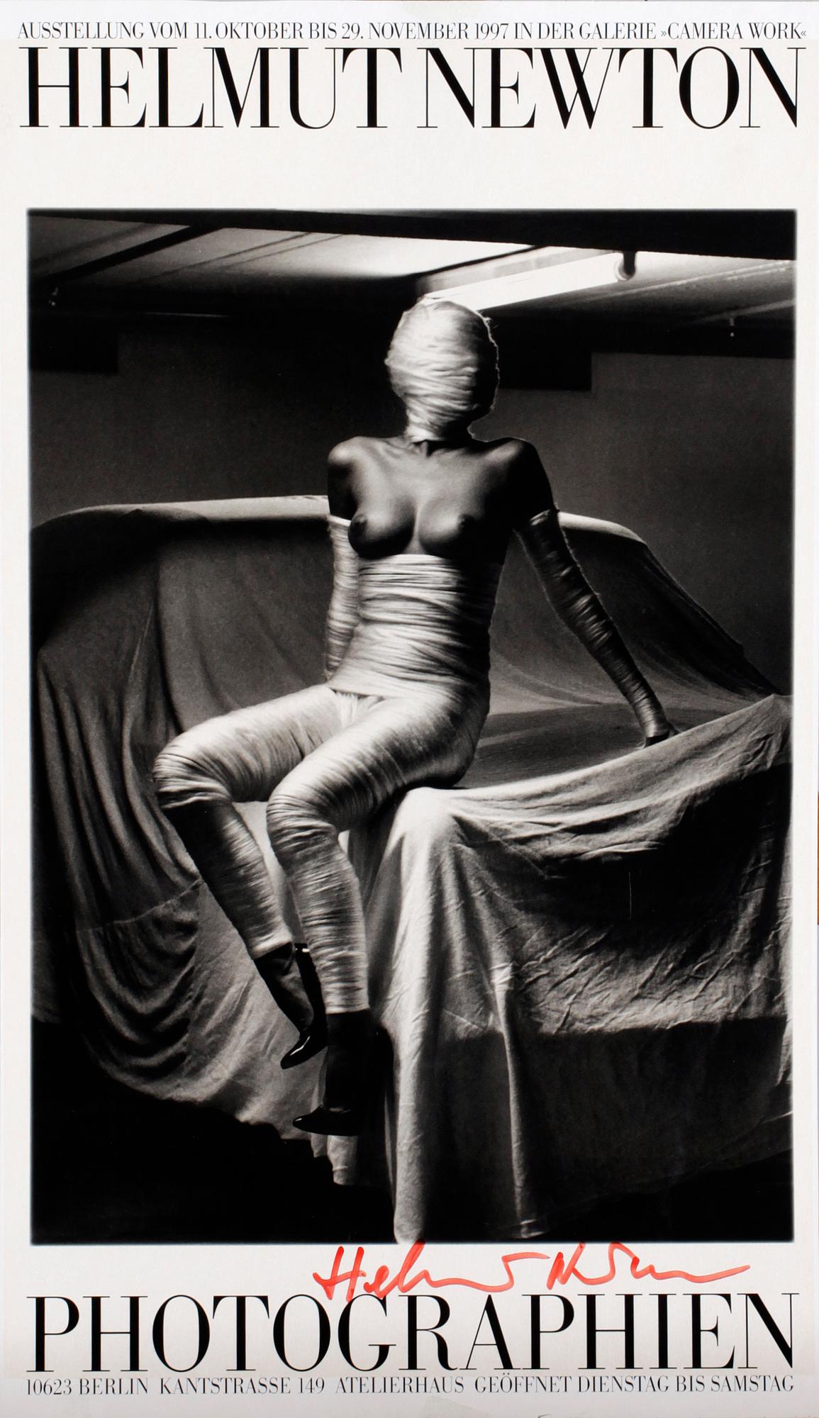 HELMUT NEWTON, utställningsaffisch. sign. för galerie "Camera Work" i Berlin, 1997.