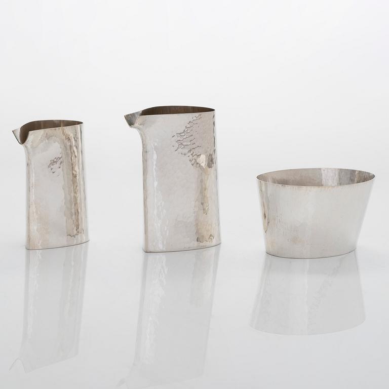 Pekka Piekäinen, a three-piece sterling silver serving set, marked PP, Platinoro, Turku 2000s.