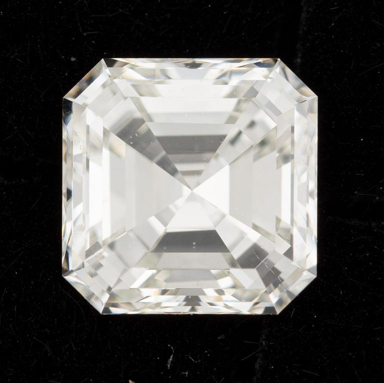 Emerald-cut diamond, 0.54 ct, with accompanying GIA dossier.