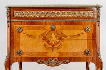 A mid 1900s  Gustavian style dresser.