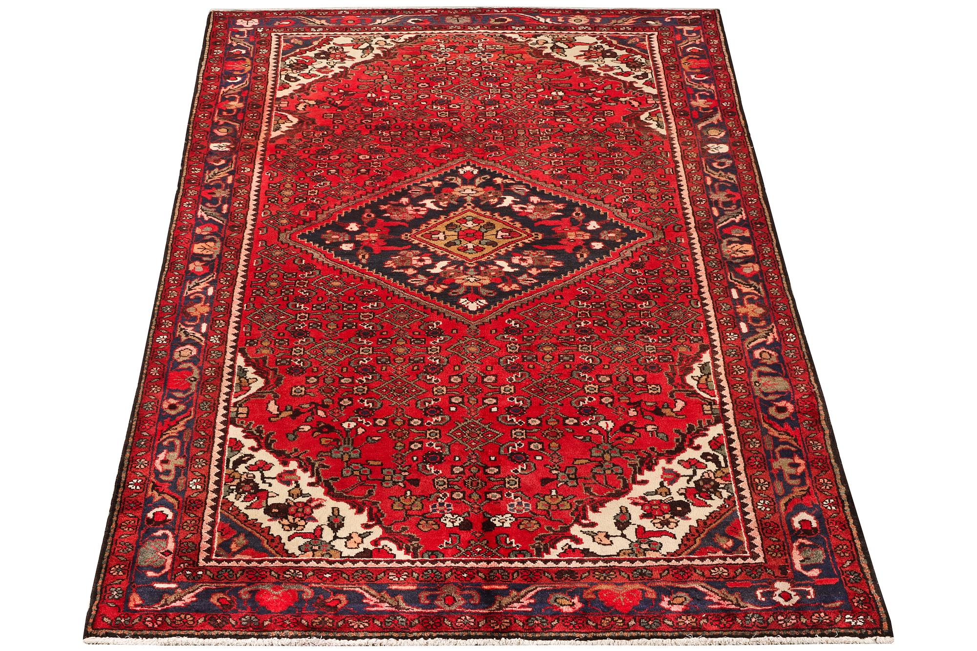 A Hamadan carpet, c. 299 x 159 cm.