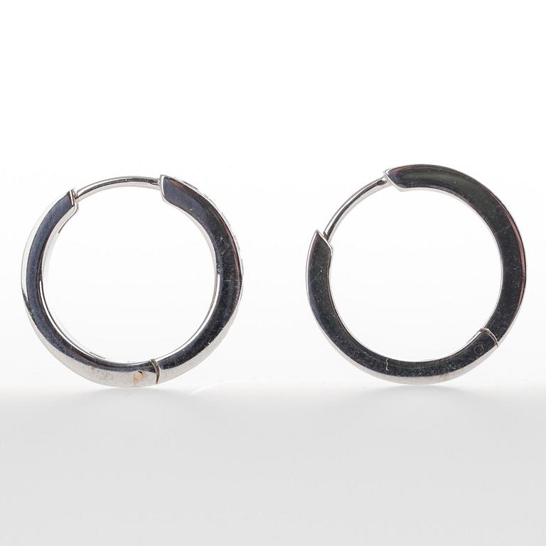 ÖRHÄNGEN, vitguld 14K med briljantslipade diamanter, totalt 0,40 ct. Vikt 5,5 g.