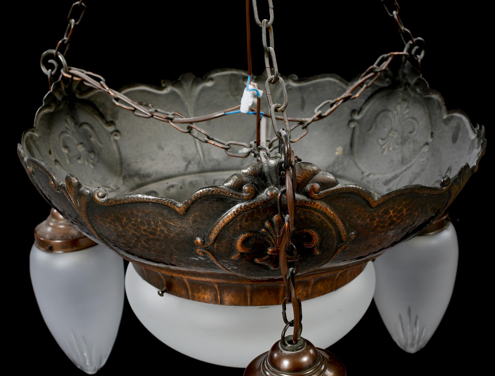 TAKLAMPA, 1900-talets början. Höjd ca 75 cm.