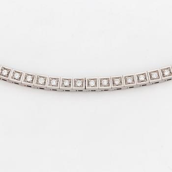 NECKLACE, 18 carat white gold with 132 diamonds ca 3.35 cts.