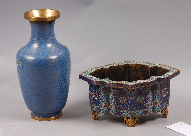 SKÅL OCH VAS, cloisonné, Kina. 1800/1900-tal.