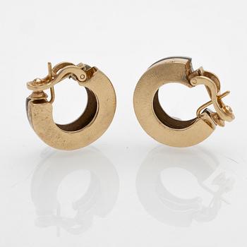 Ole Lynggaard, Earrings, a pair, 18K gold and white gold with brilliant-cut diamonds.
