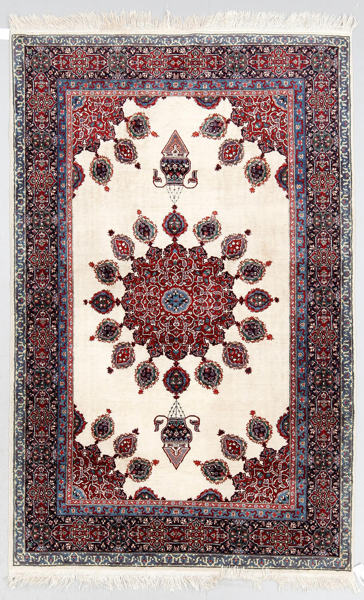 MATTA, sannolikt semiantik Täbriz. Ca 210 x 140.