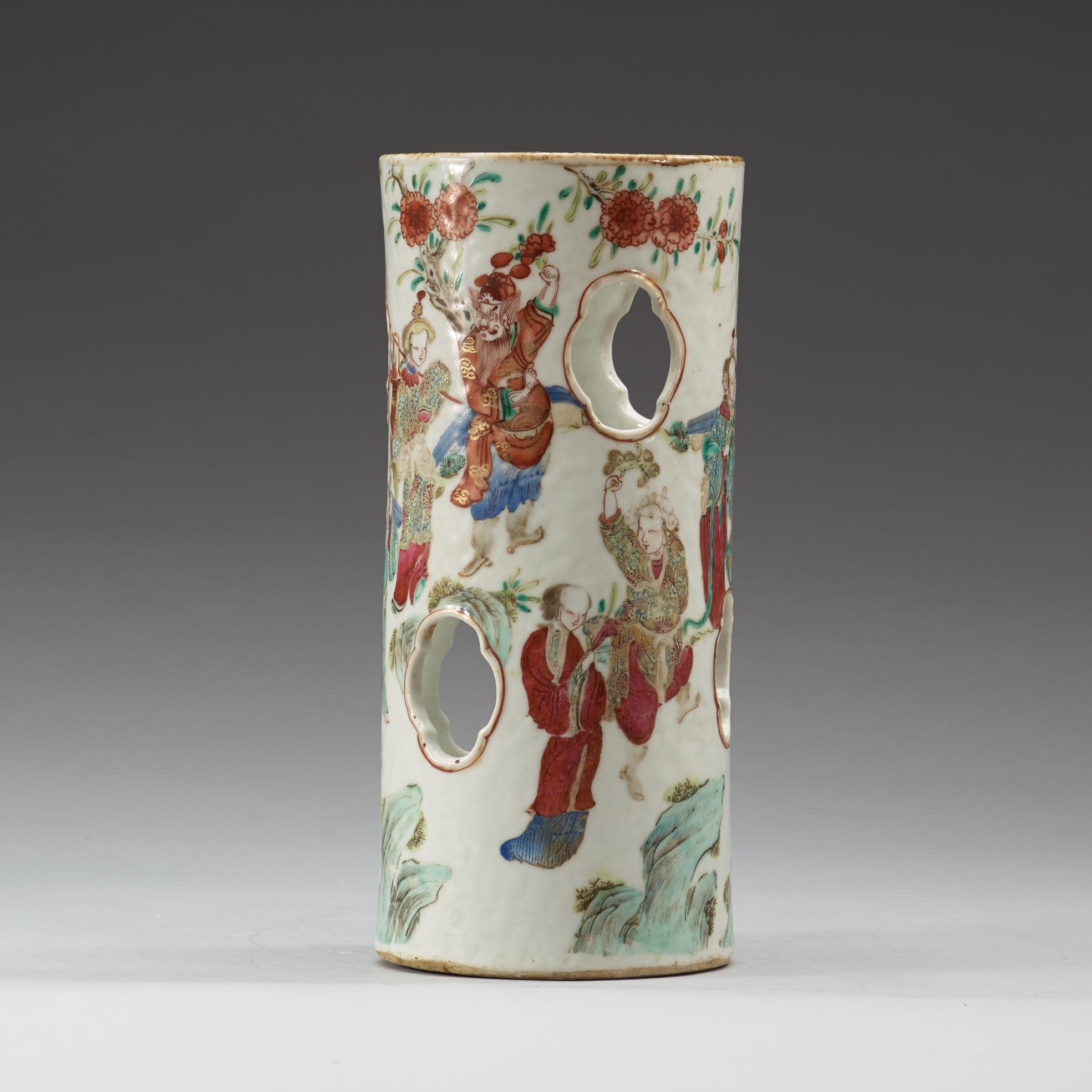 PERUKVAS, porslin. Sen Qing dynasti.