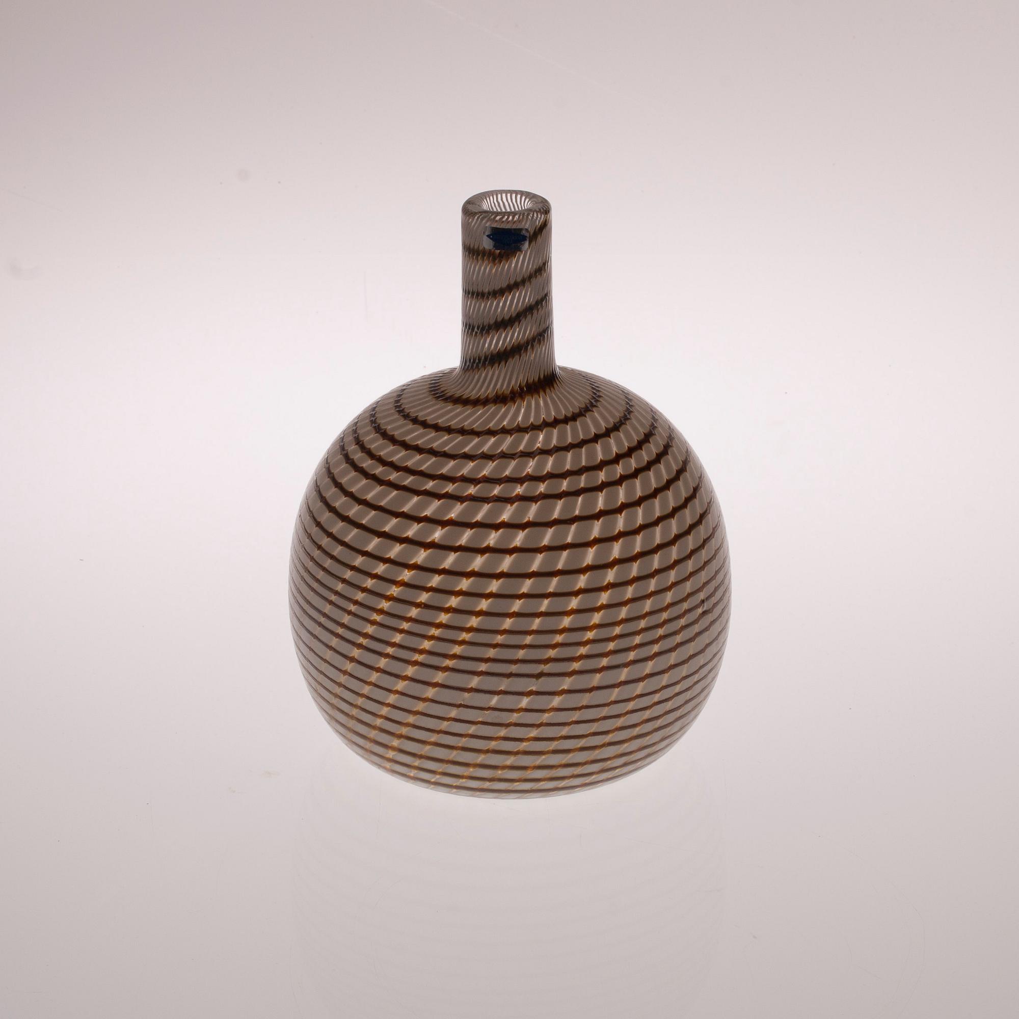 FLASKA, glas, Pro Arte Ranta 862.028.91, Oiva Toikka, Nötsjö, signerad. 1980-tal.
