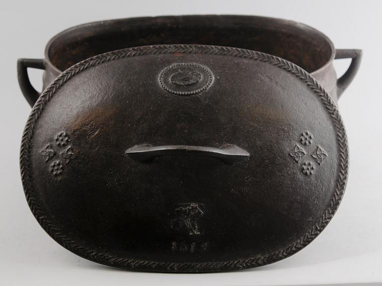 GRYTA MED LOCK, gjutjärn, märkt HSN 1812.