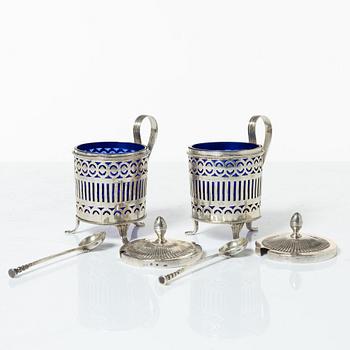 Adolf Zethelius, A Pair of Swedish silver mustard jugs, mark of Adolf Zethelius, Stockholm 1812.