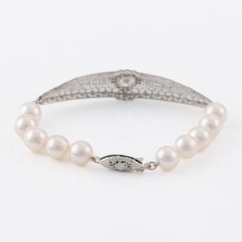 Bracelet, 14K white gold, with cultured pearls and a centre piece set with a brilliant-cut diamond approximately 1 ct.