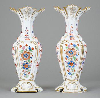 VASER, ett par, porslin, sent 1800-tal.