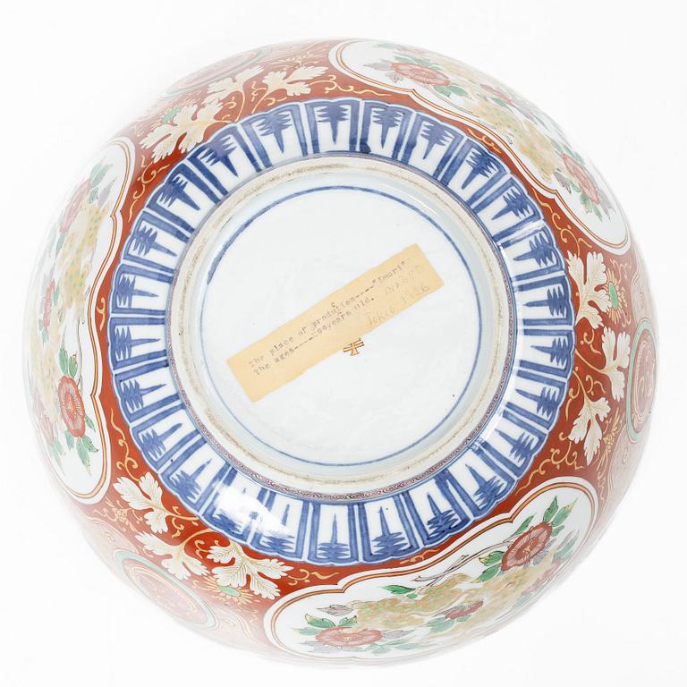 A large Japanese imari porcelain punch bowl, 19th century.