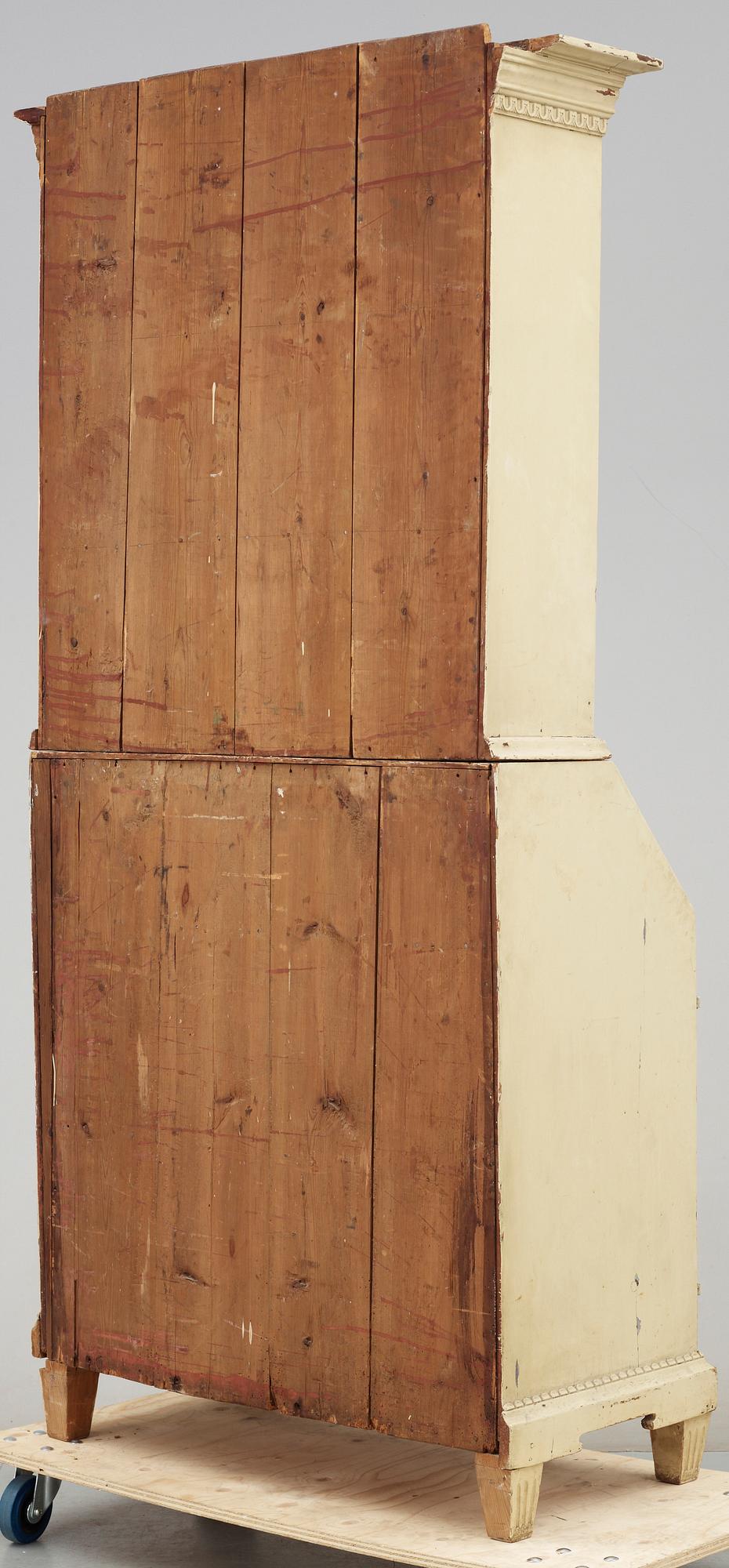 SKRIVSKÅP, sengustavianskt provinsarbete, 1800-talets första hälft.