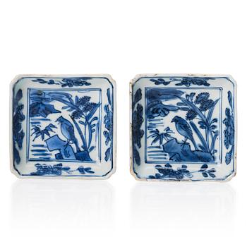 966. Two blue and white dishes, Ming dynasty, Wanli (1572-1620).