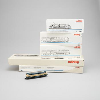 Märklin, electical engines and traincars, H0 in boxes.