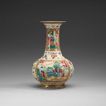 1644. VAS, porslin. Qing dynastin, Kanton, 1800-tal.