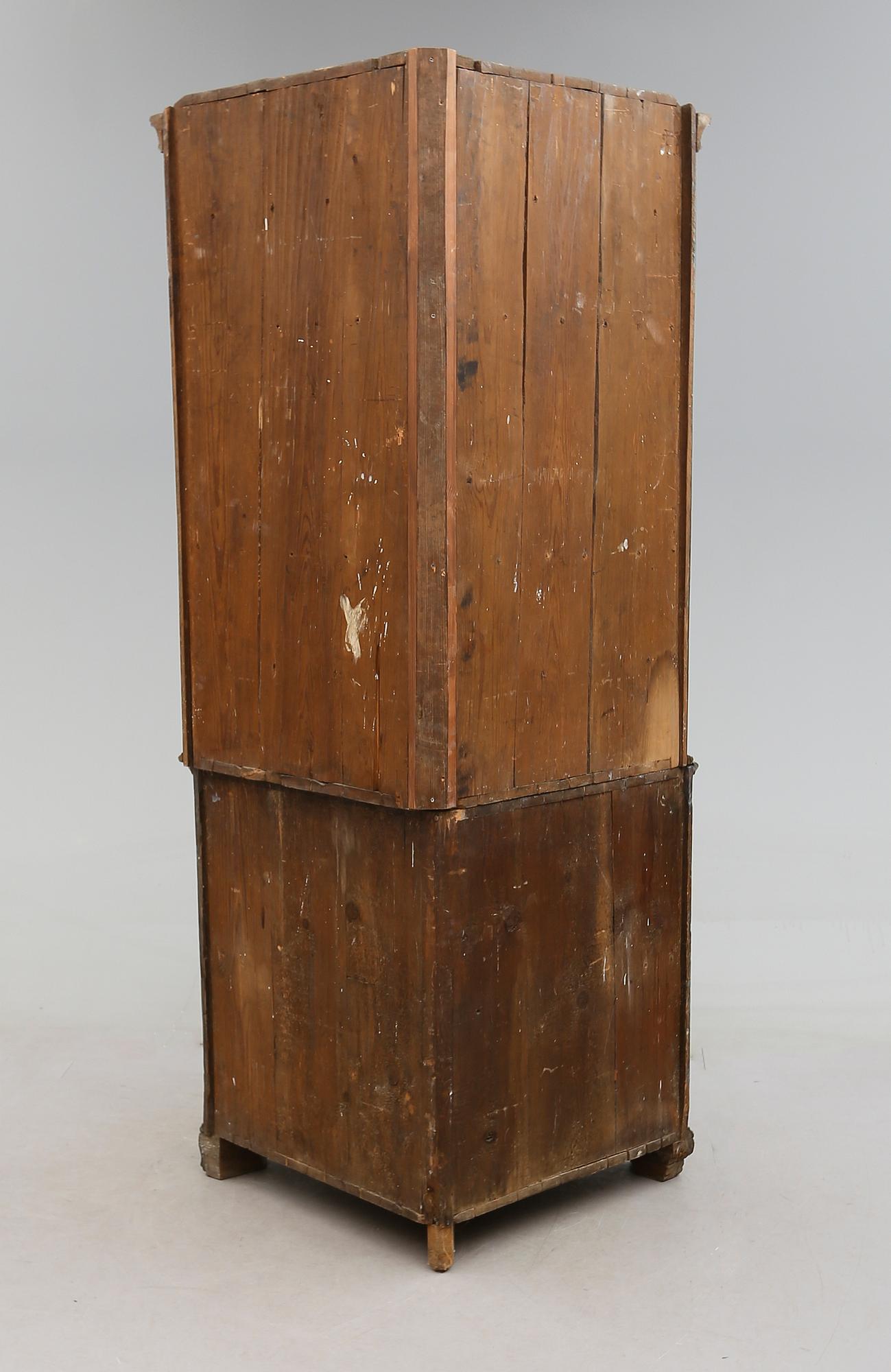 HÖRNSKÅP, 1700-tal.