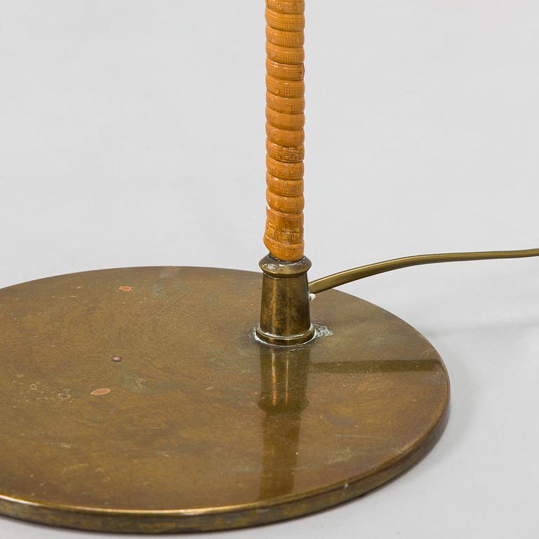 Paavo Tynell, golvlampa, modell 9628 för Idman 1900-talets mitt.