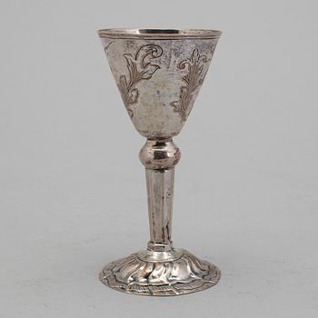 A 18th century silver cup, unmarked.