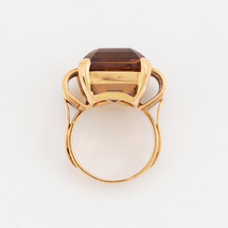 An 18K gold ring set with a step-cut citrine.