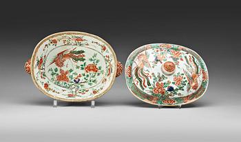 TERRINER med LOCK, ett par, porslin. Qing dynastin, Kangxi (1662-1722).