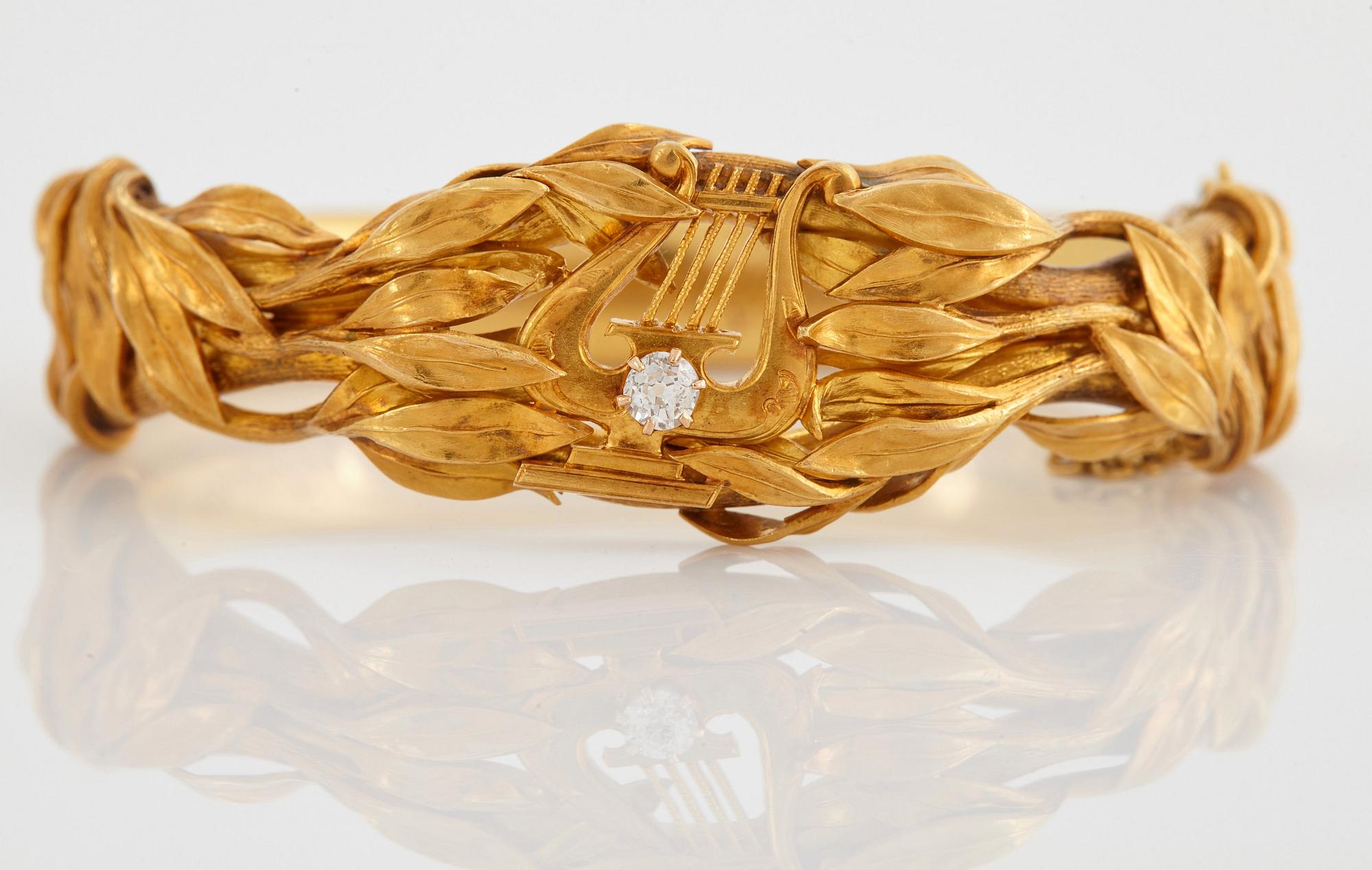 Armring 18K guld med en gammalslipad diamant.