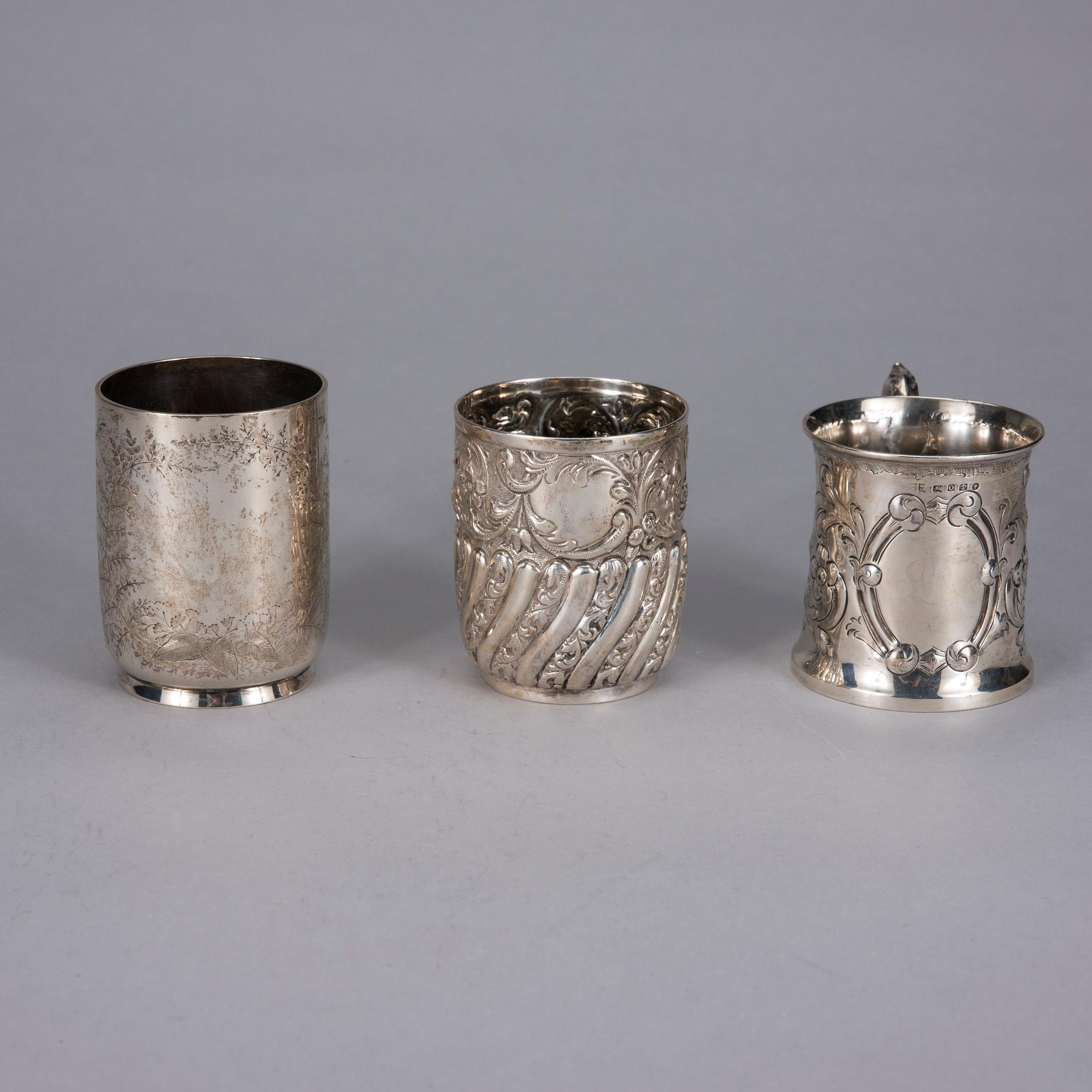 DRYCKESKÄRL, 3 st, silver, England 1857-1897. Vikt ca 408 g.