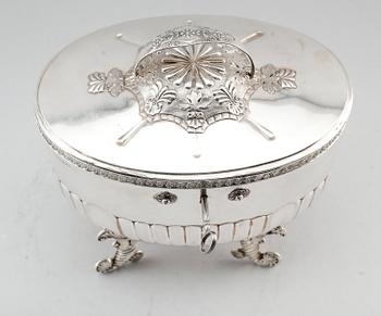 SOCKERSKRIN, silver, Gustaf Fredrik Richter, Stockholm 1831. Vikt ca 537 g.