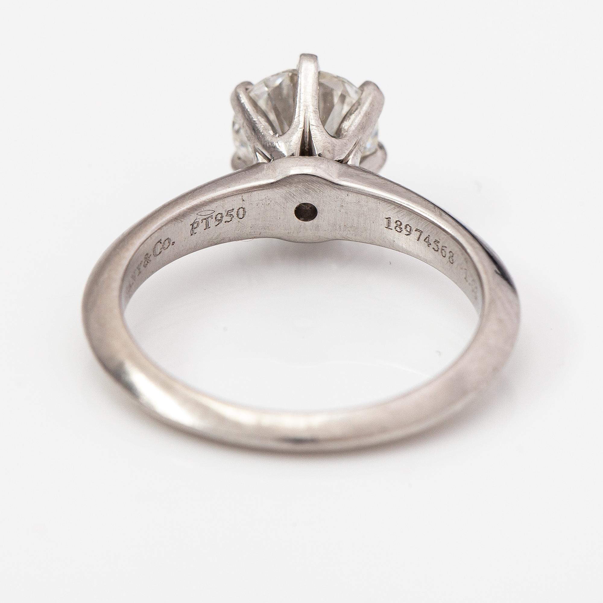 Tiffany & Co, Ring, platina och diamant ca 1.08 ct. Märkt Tiffany & Co, 18974568.