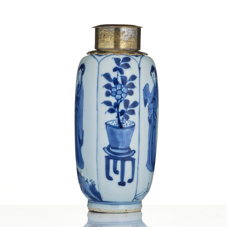 A blue and white 'lange lisen' tea caddy with silvered cover, Qing dynasty, Kangxi (1662-1722).