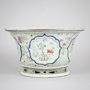 YTTERFODER, porslin. Sen Qing dynastin.