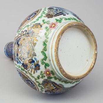 A chinese famille rose medallion and underglazed blue and white vase with cover. Qing dynasty, late 19th century.