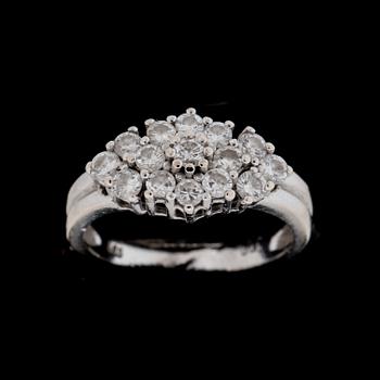 RING, 14k vitguld. Med 15 st briljantslipade diamanter, totalt ca 1 ct. Vikt ca 3,5 gram.