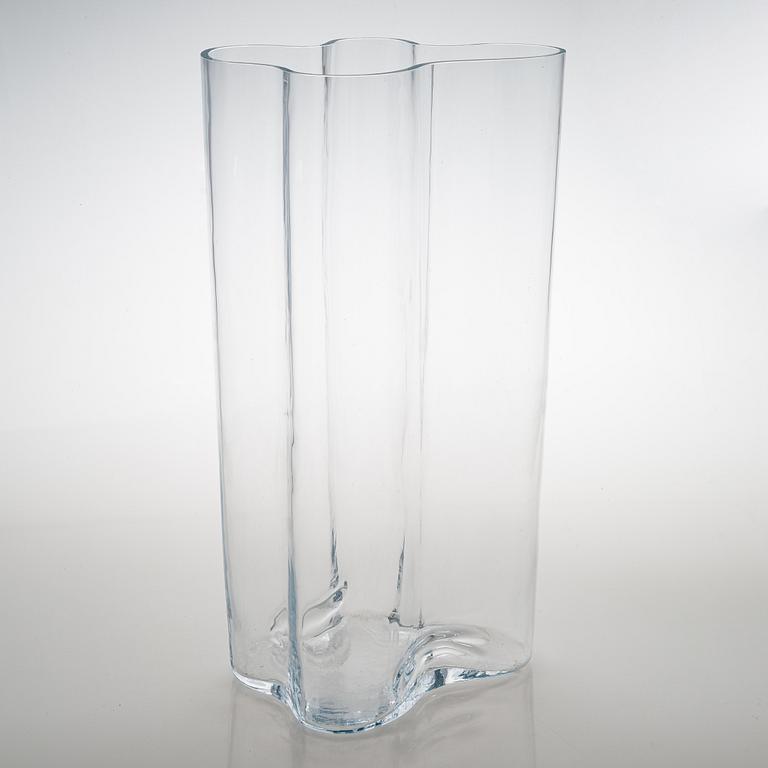 Alvar Aalto, a 21st century '0551' unsigned vase for Iittala.