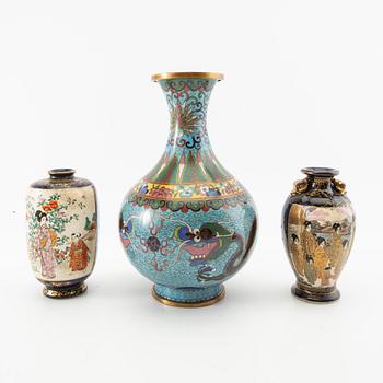 A collection of vases, bowls, and boxes 10 dlr Japan 20th century.