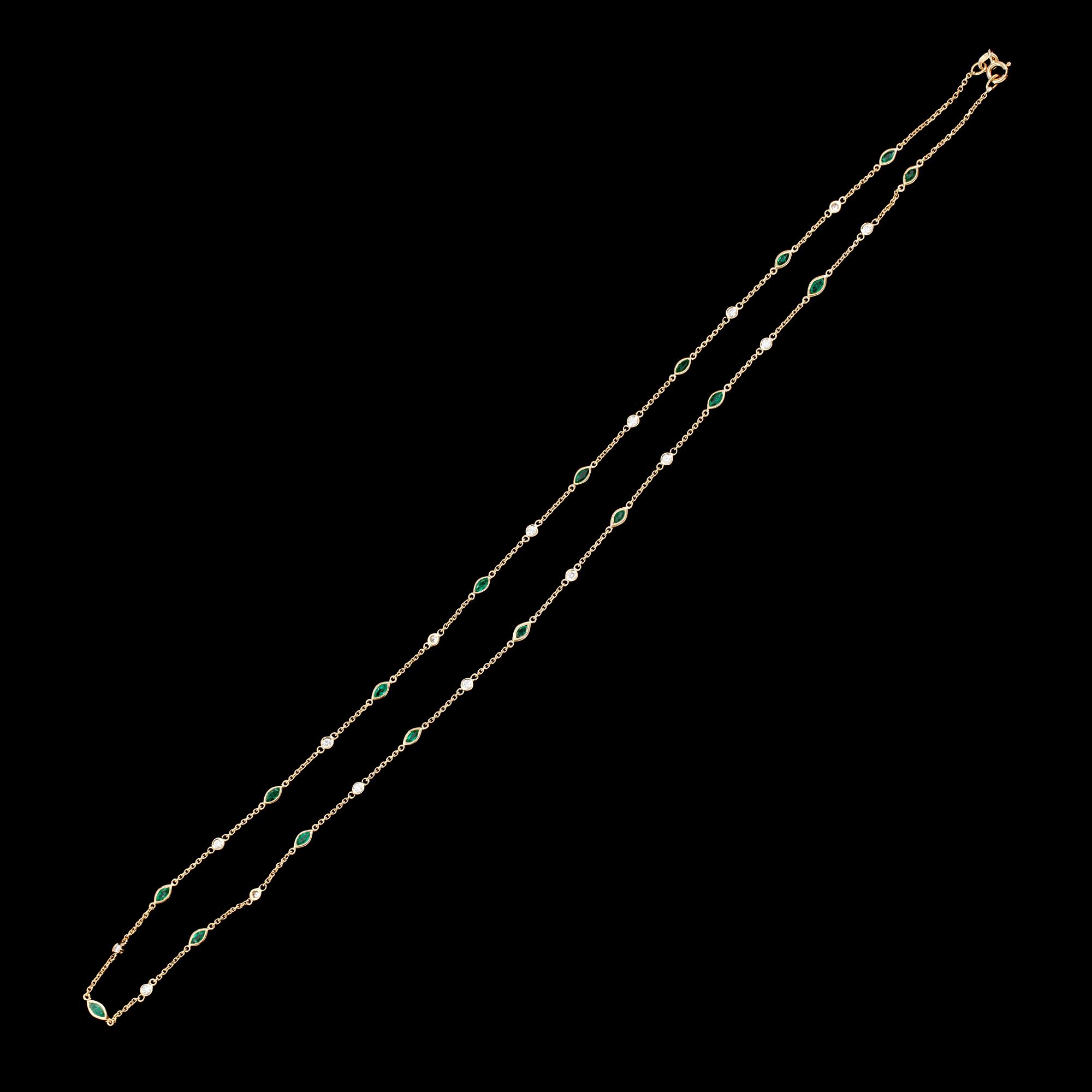 HALSBAND, 18 k guld, smaragder tot ca 1.21 ct, briljantslipade diamanter tot ca 0.43 ct.